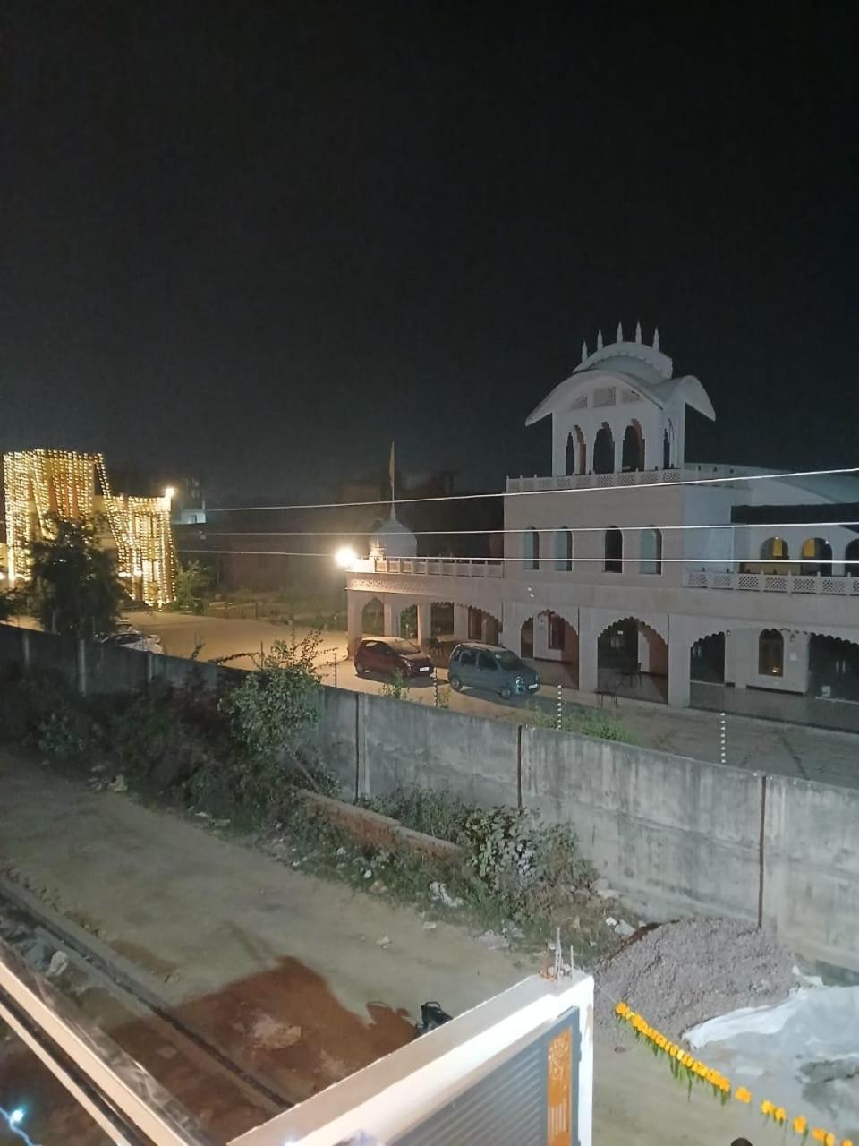 Hotel Jaipur In, Jatipura Parikrama Marg Near Mukharvind Temple Govardhan ภายนอก รูปภาพ