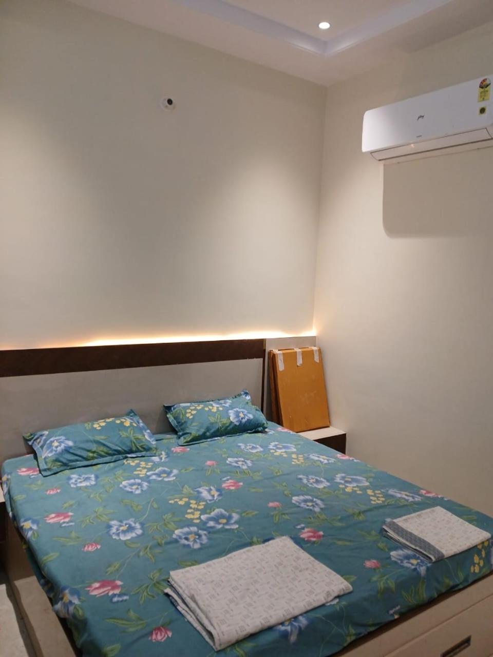 Hotel Jaipur In, Jatipura Parikrama Marg Near Mukharvind Temple Govardhan ภายนอก รูปภาพ