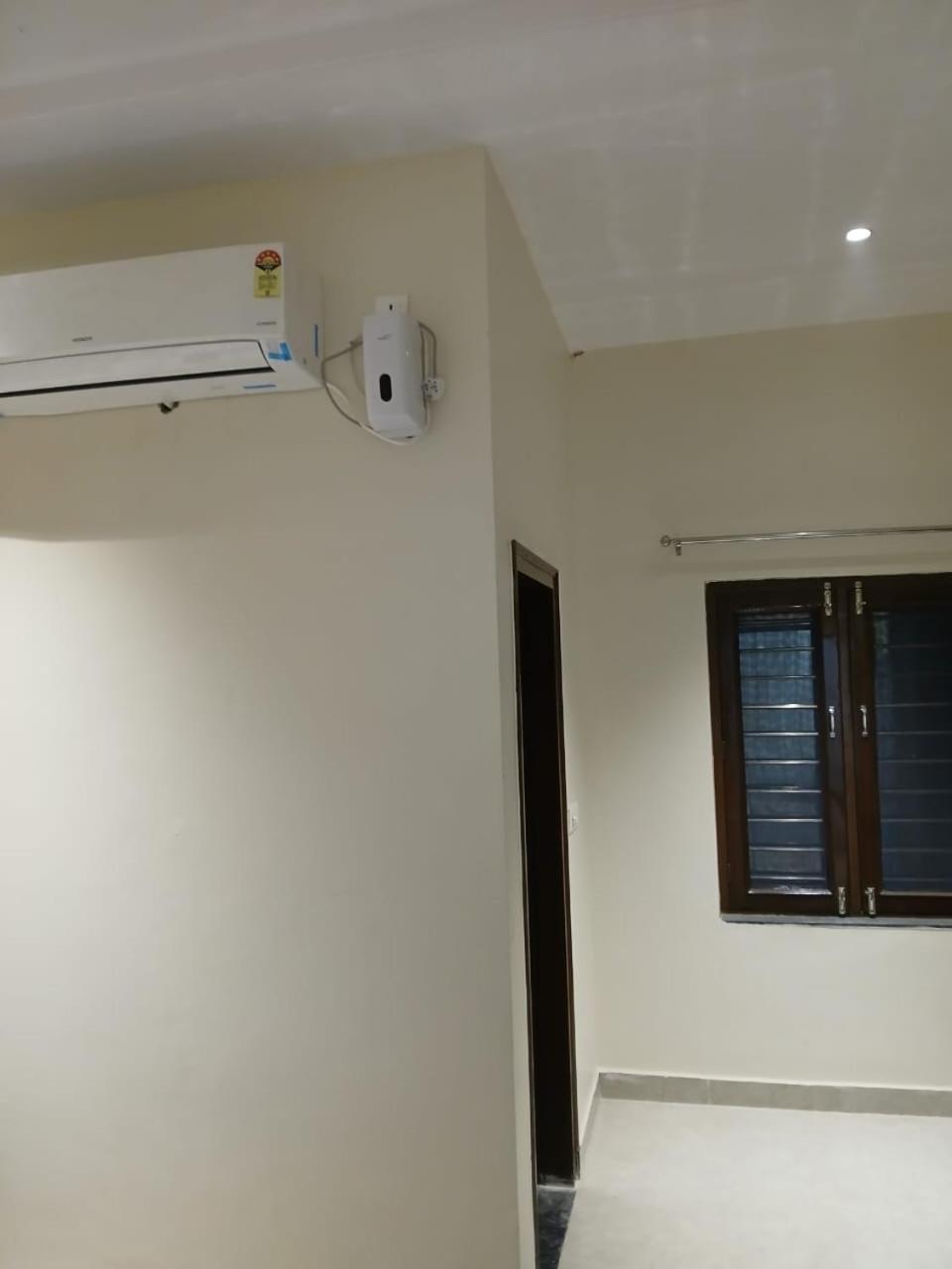 Hotel Jaipur In, Jatipura Parikrama Marg Near Mukharvind Temple Govardhan ภายนอก รูปภาพ