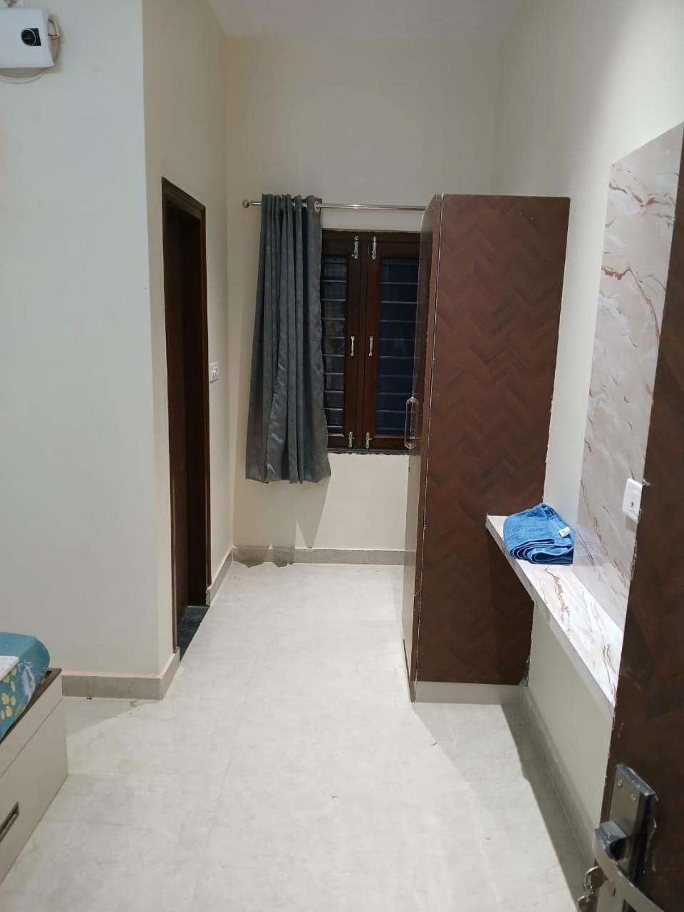 Hotel Jaipur In, Jatipura Parikrama Marg Near Mukharvind Temple Govardhan ภายนอก รูปภาพ